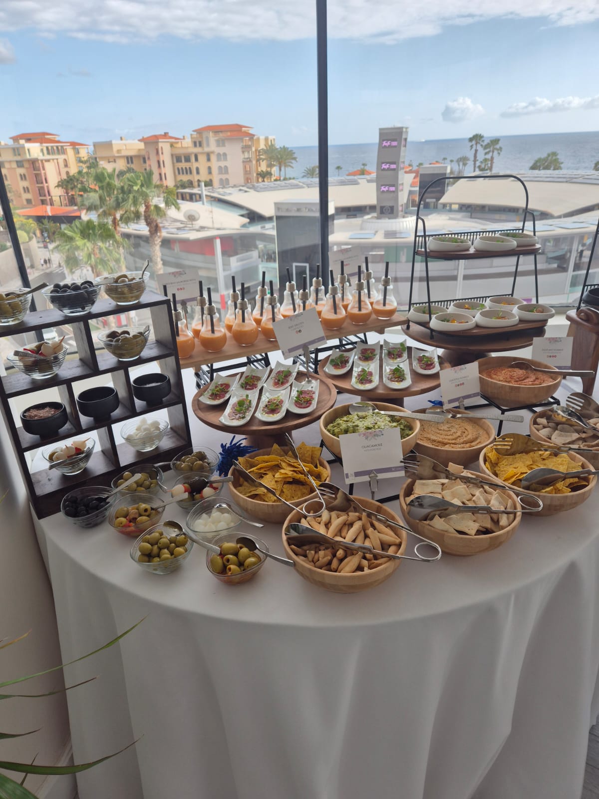 Book your wedding day in GF VICTORIA